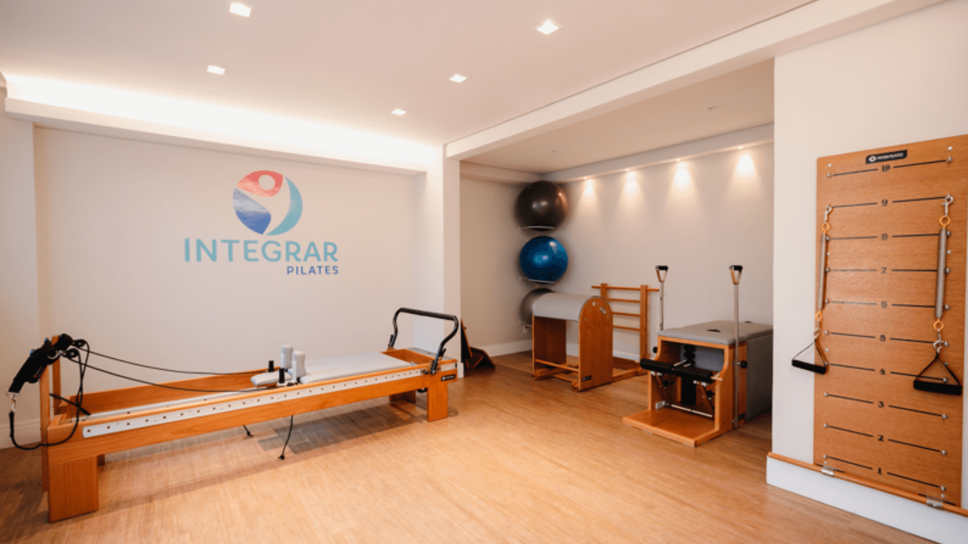 Espaço do Studio Integrar Pilates com equipamentos